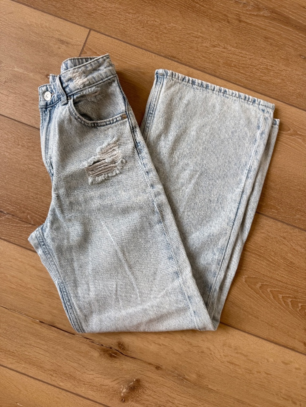 H&M Divided Womens Distressed Light Wash Jeans